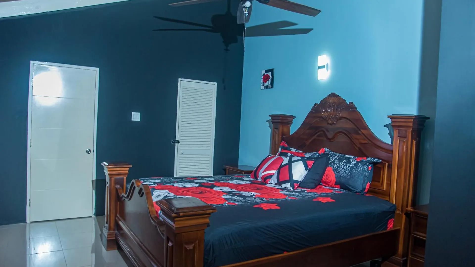 Paradise Villa: Dual Properties with Private Pool and Gym Ocho Rios 0*,
